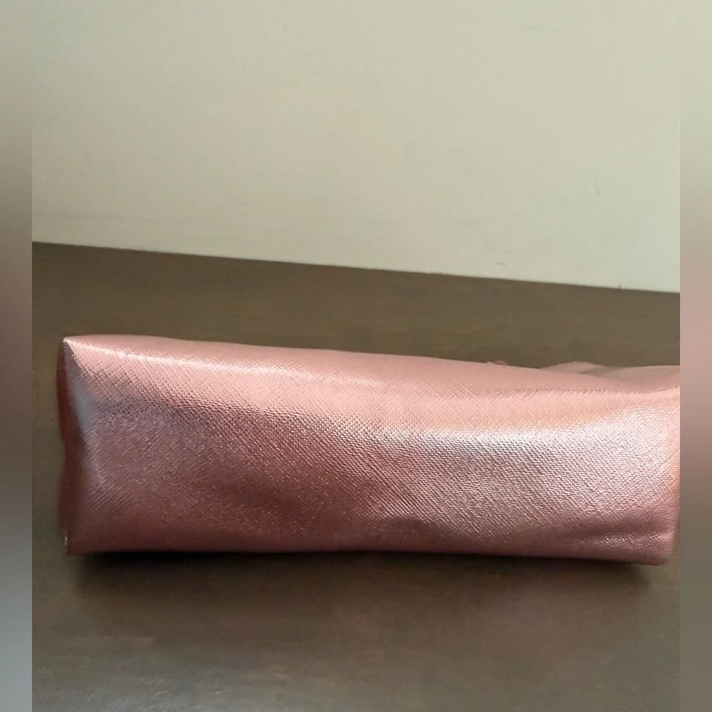 Younique Rose Gold Makeup Bag with wipeable Floral interior •NIB - Picture 4 of 5